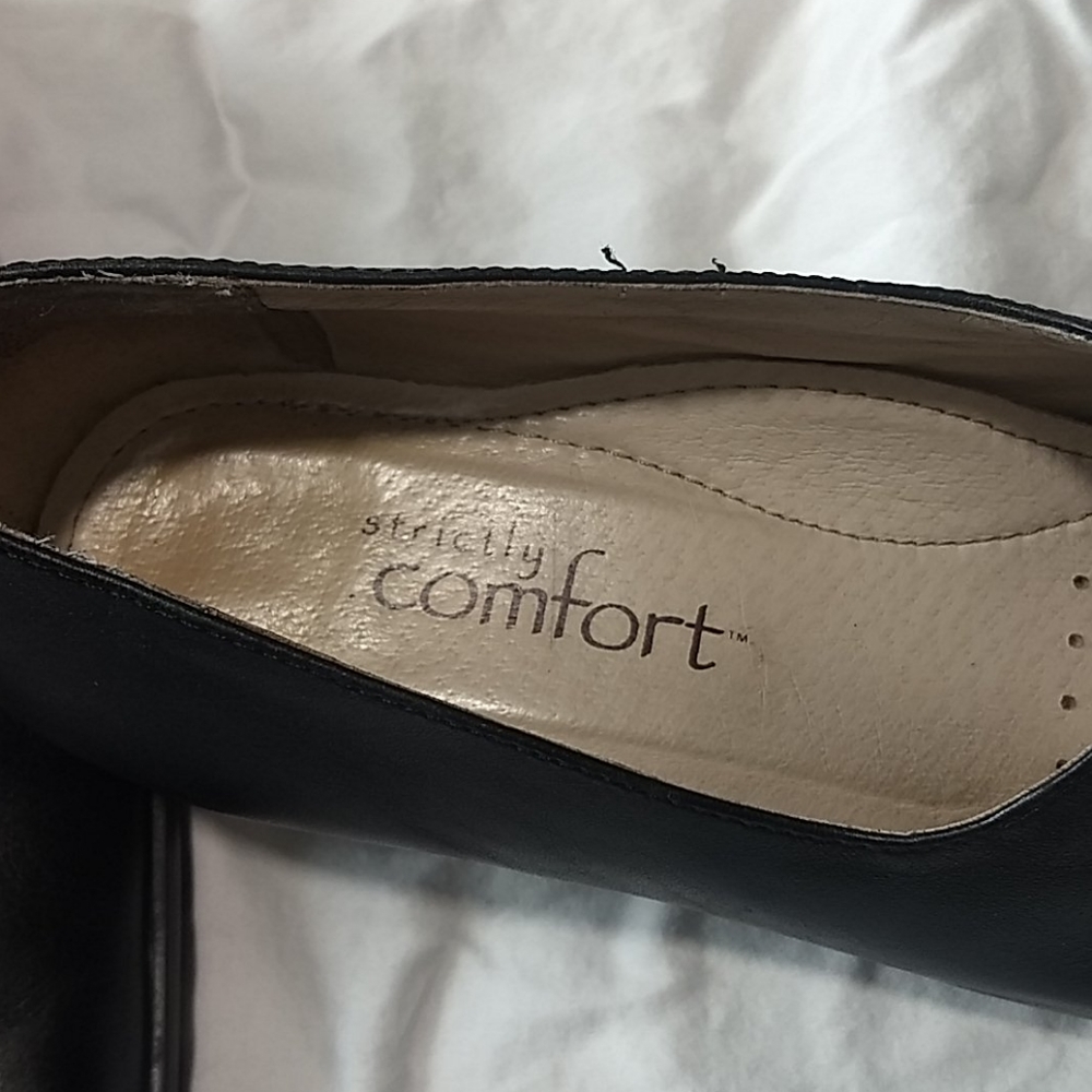 Strictly Comfort Black Leather Loafer Shoes - Picture 8 of 9